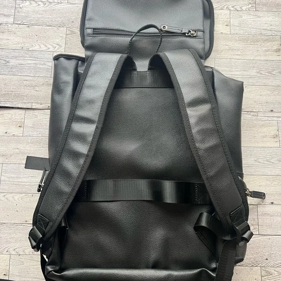 Backpack - Picture 4 of 7